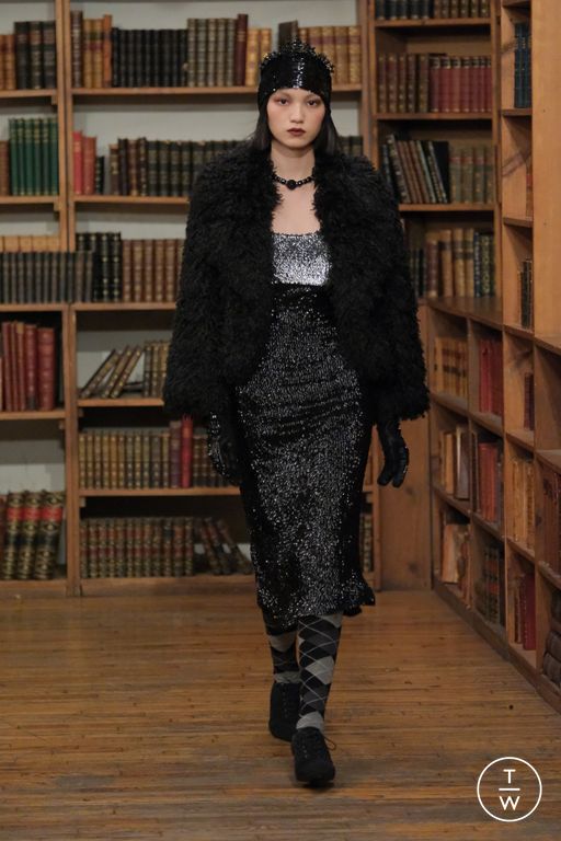FW24 Anna Sui Look 36