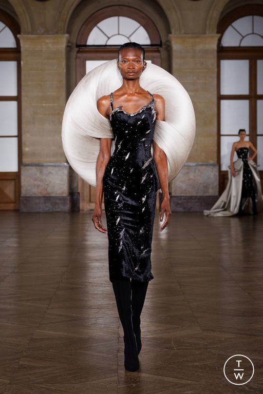 SS26 Gaurav Gupta Look 4