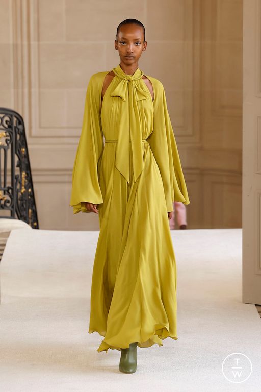 FW25 Giambattista Valli Look 24