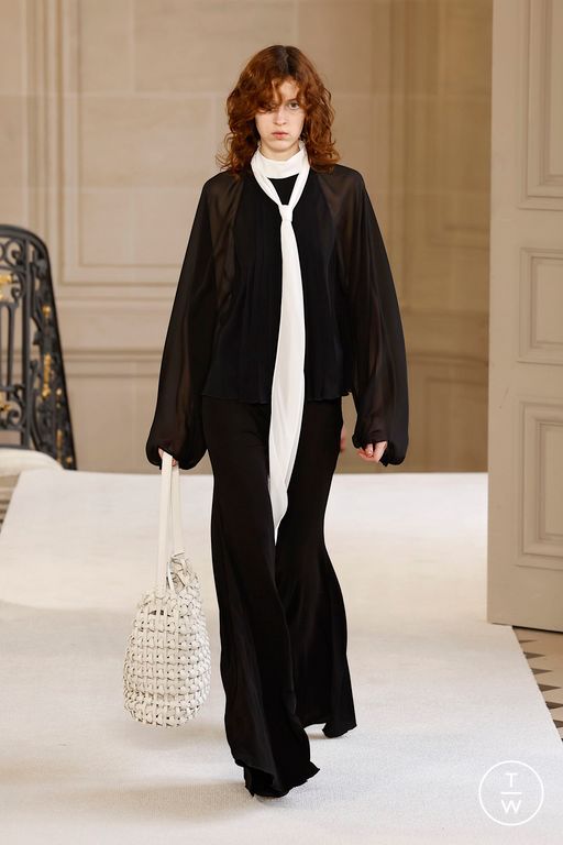 FW25 Giambattista Valli Look 37