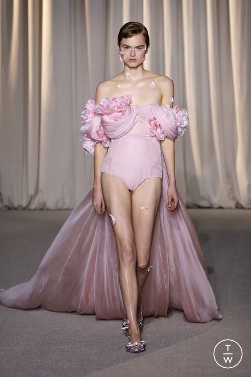 FW24 Giambattista Valli Look 1