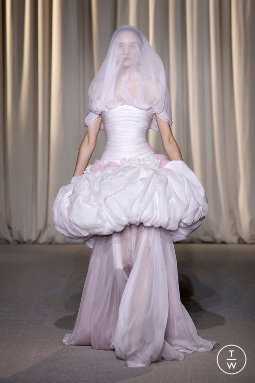 FW24 Giambattista Valli Look 18