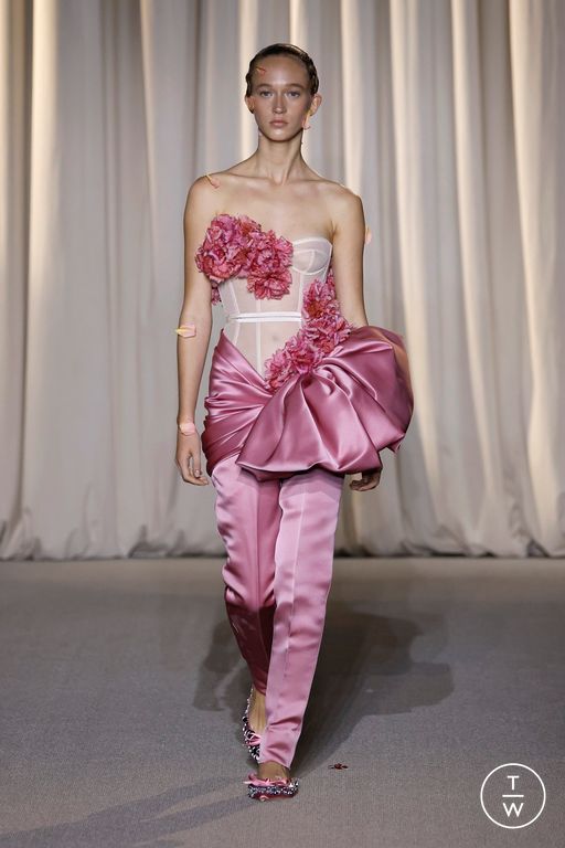 FW24 Giambattista Valli Look 21