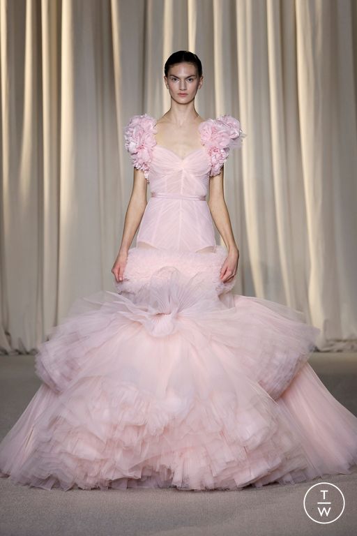 FW24 Giambattista Valli Look 34