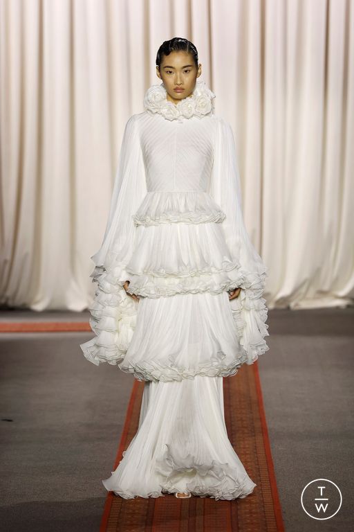 Spring-Summer 2025 Giambattista Valli Look 30