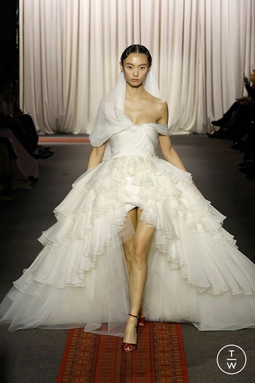 Spring-Summer 2025 Giambattista Valli Look 35