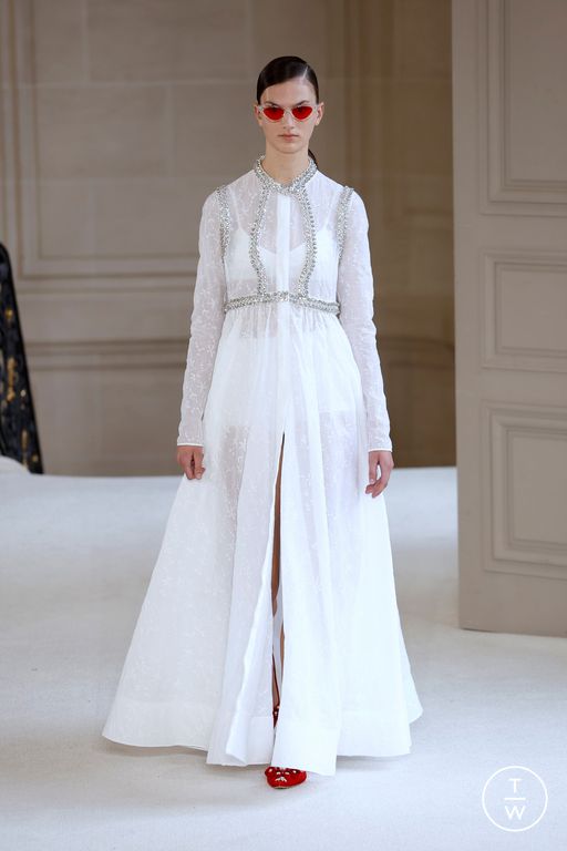 SS25 Giambattista Valli Look 30