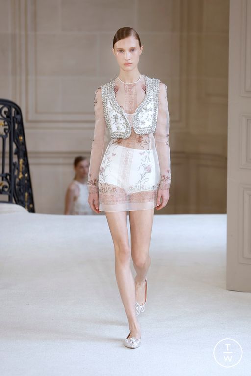 SS25 Giambattista Valli Look 34