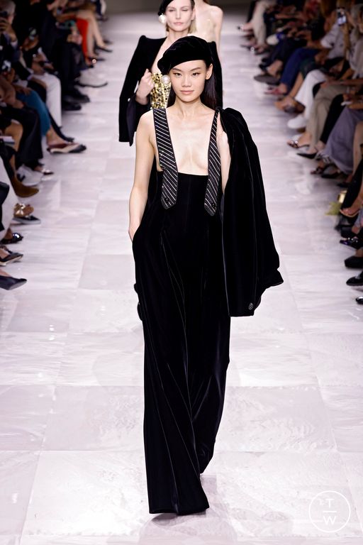 FW24 Giorgio Armani Privé Look 25