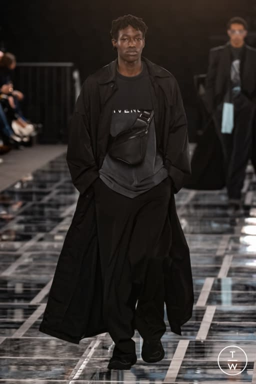 FW22 Givenchy Look 16