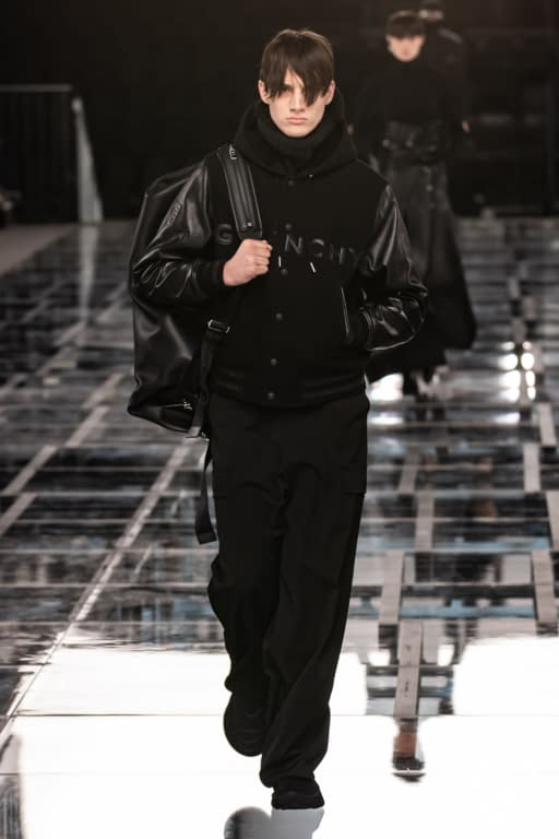 FW22 Givenchy Look 60