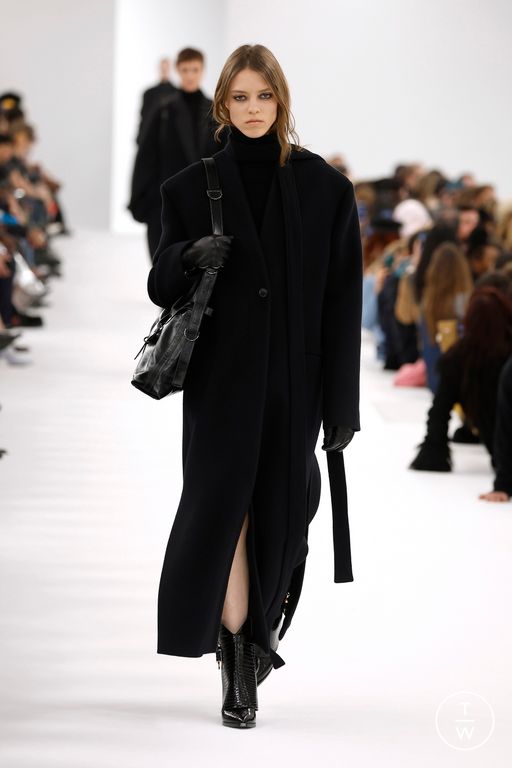 FW23 Givenchy Look 21