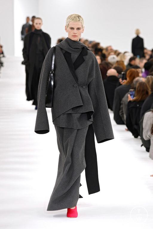 FW23 Givenchy Look 23