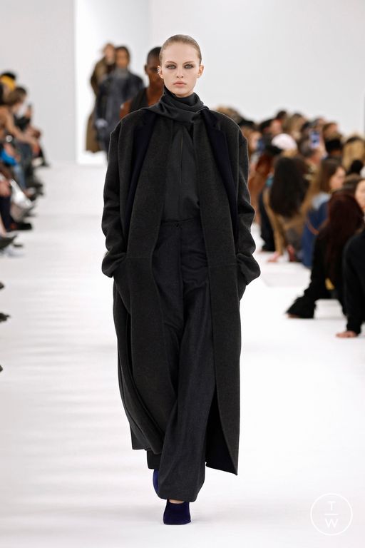 FW23 Givenchy Look 24