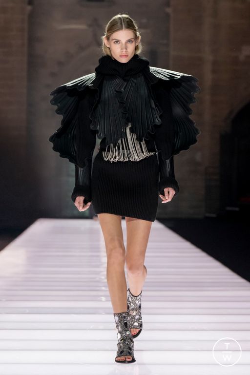 RS 26 Louis Vuitton Look 39