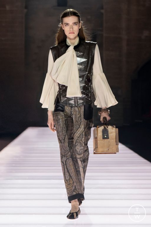 RS 26 Louis Vuitton Look 41