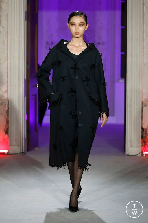 SS25 Huishan Zhang Look 1