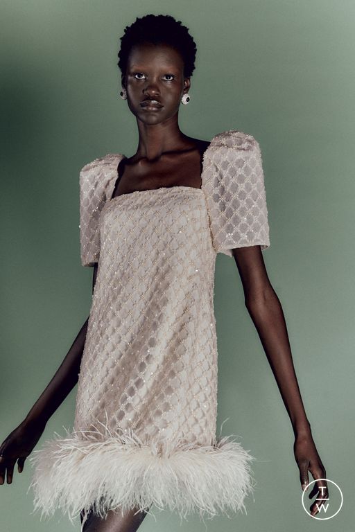 RS 26 Huishan Zhang Look 25