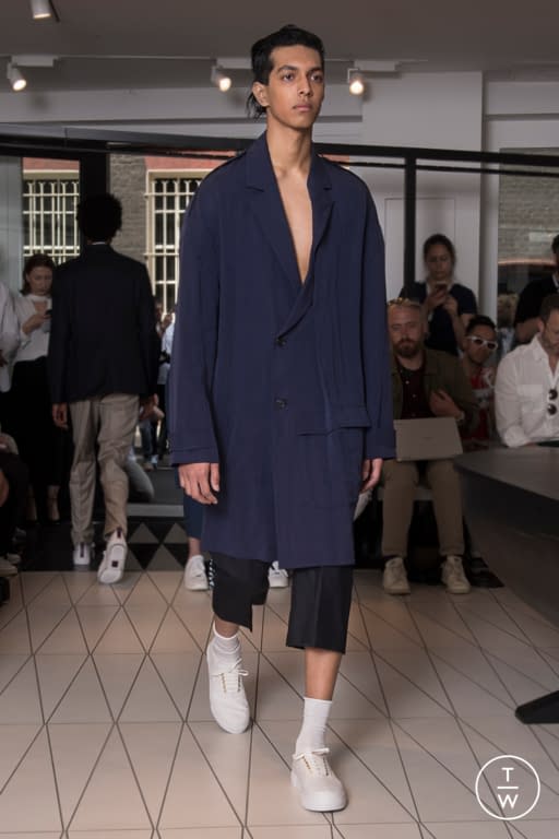 S/S 18 Chalayan Look 10