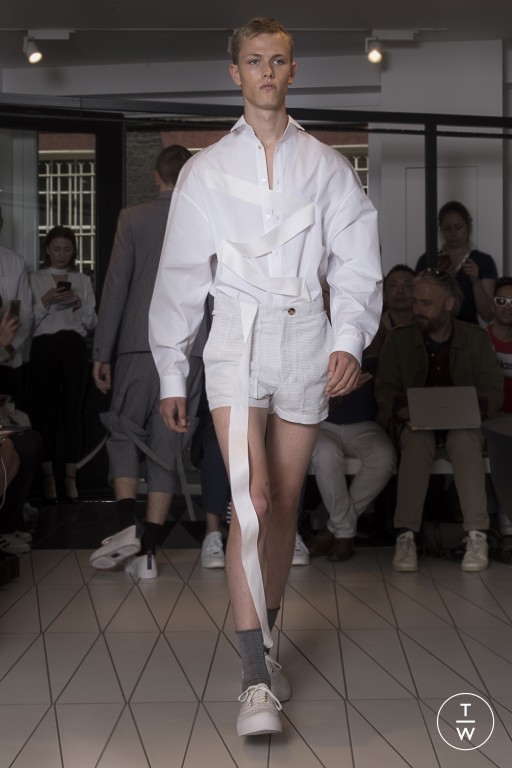 S/S 18 Chalayan Look 15