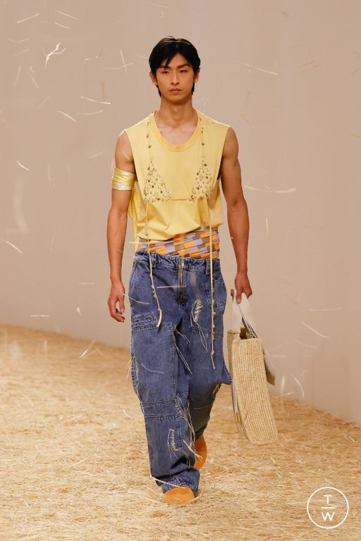SS23 Jacquemus Look 32