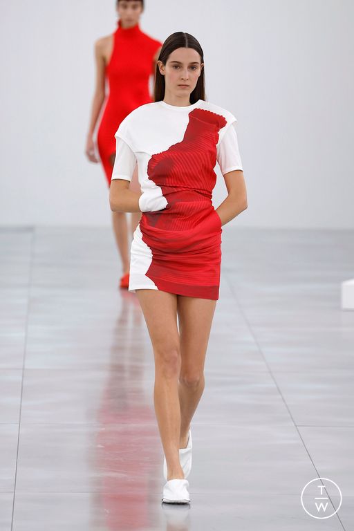 FW25 Issey Miyake Look 2