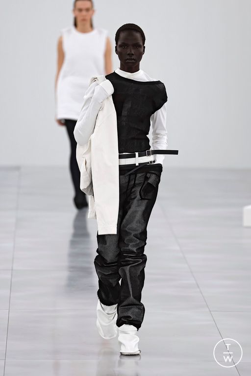 FW25 Issey Miyake Look 18