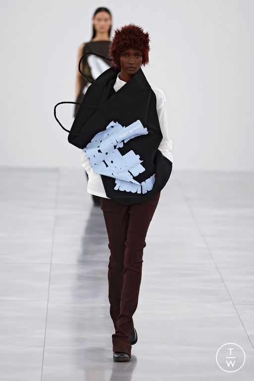 FW25 Issey Miyake Look 30