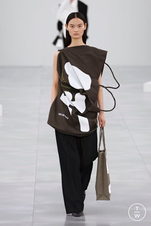 FW25 Issey Miyake Look 31