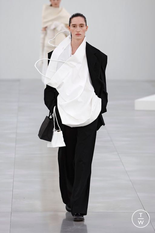 FW25 Issey Miyake Look 32