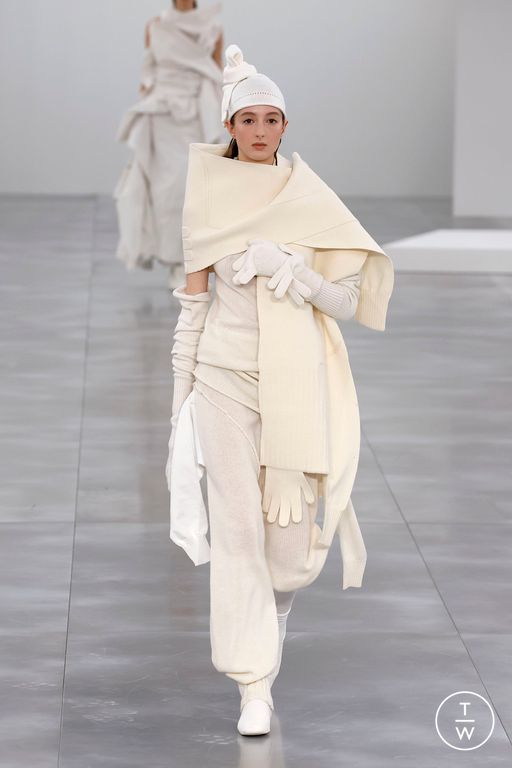 FW25 Issey Miyake Look 33