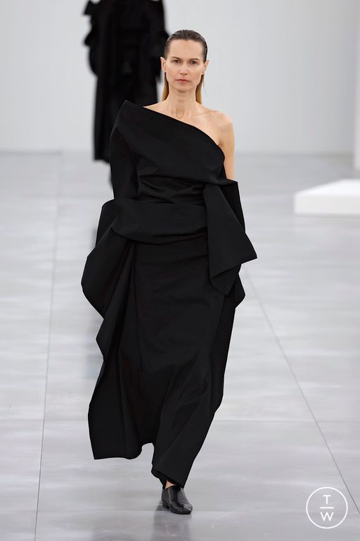 FW25 Issey Miyake Look 35