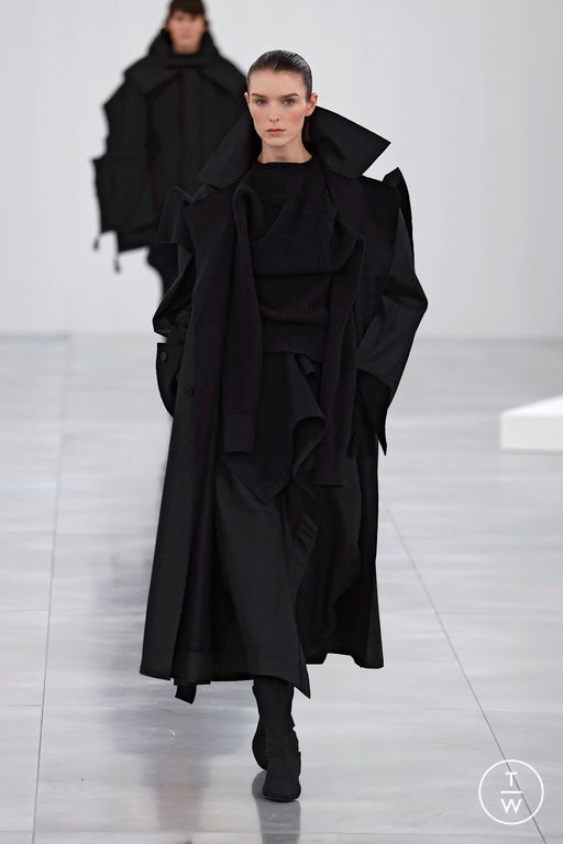 FW25 Issey Miyake Look 36