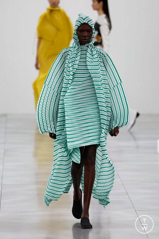 FW25 Issey Miyake Look 42