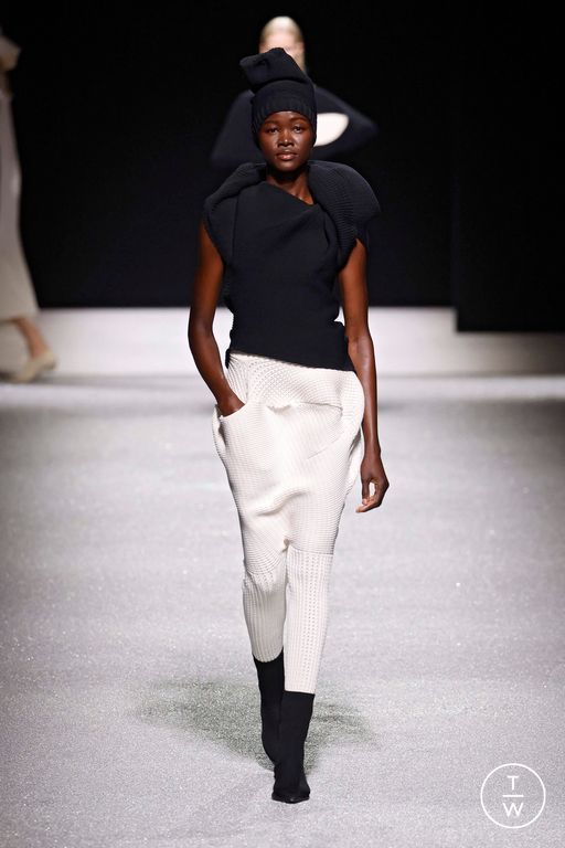 FW26 Issey Miyake Look 9