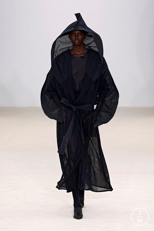 SS26 Issey Miyake Look 37