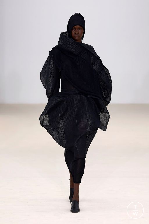 SS26 Issey Miyake Look 38
