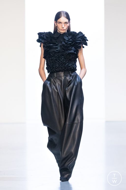 SS 26 Juun.J Look 16
