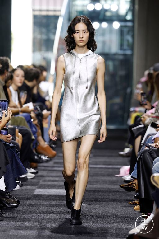 Spring-Summer 2025 JW Anderson Look 3