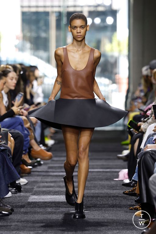 Spring-Summer 2025 JW Anderson Look 8