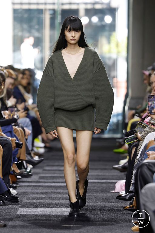 Spring-Summer 2025 JW Anderson Look 35