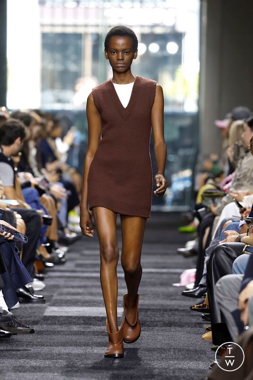 Spring-Summer 2025 JW Anderson Look 36