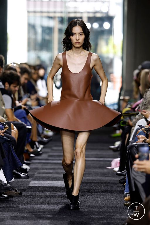 Spring-Summer 2025 JW Anderson Look 39