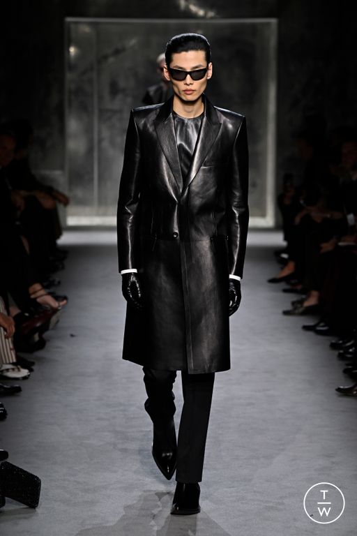 TOM FORD 写真集 TOM FORD 2025年秋冬コレクション | パリ | 画像56枚 - FASHIONSNAP