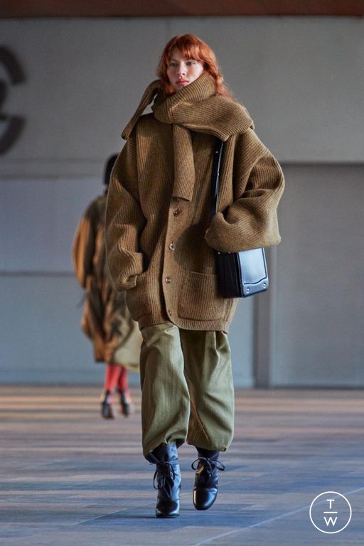 Fall/Winter 2023 Lemaire Look 17