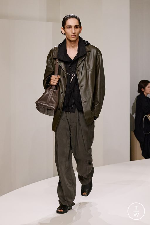 Spring-Summer 2025 Lemaire Look 33