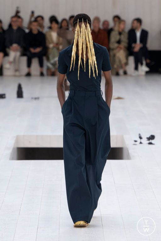 Spring-Summer 2025 Loewe Look 16