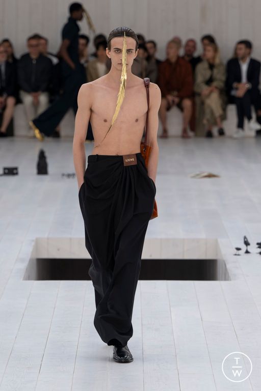 Spring-Summer 2025 Loewe Look 19