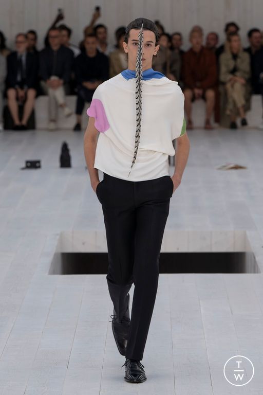 Spring-Summer 2025 Loewe Look 39