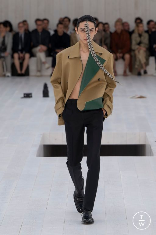 Spring-Summer 2025 Loewe Look 43